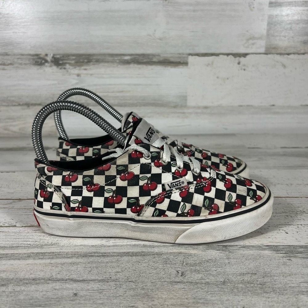 Vans Missy / Junior Doheny Cherry Checker Low Top Sneakers Black/White Size 3